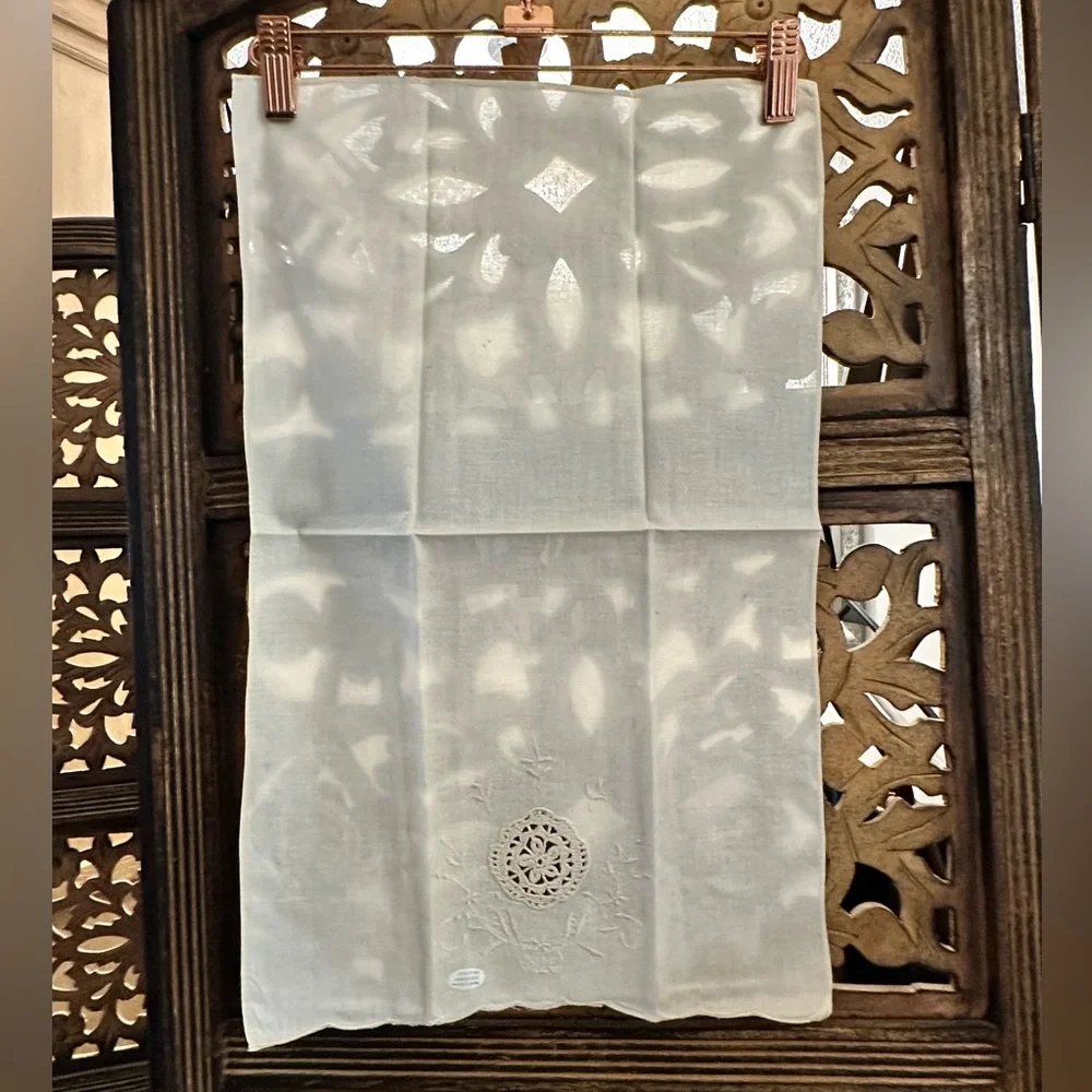 C&F Enterprises Set of 4 100% Cotton Cream Embroidered Crocheted Guest Towels.